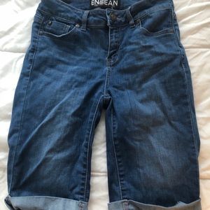 Mid length jeans